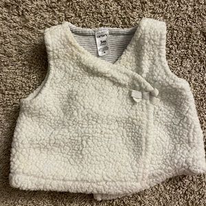 Carter’s baby girls white fleece vest - 3 mos. Fuzzy & cute for fall / winter!